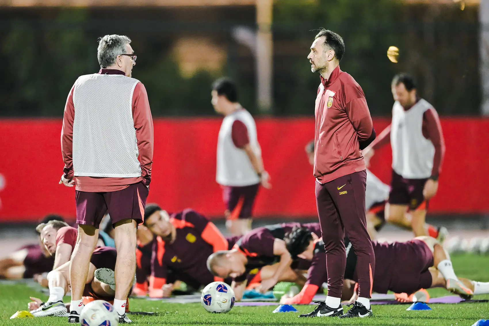 日本队横扫中国队,马龙统治全场 日本队横扫中国队,马龙统治全场